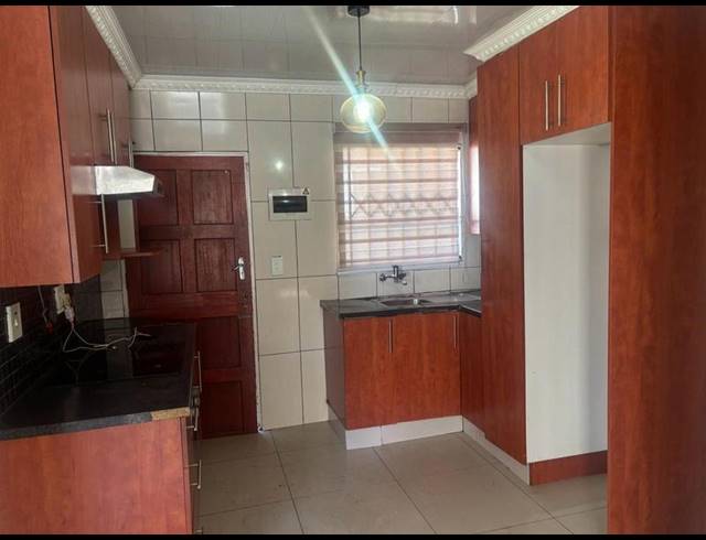 3 BEDROOM PROPERTY TO RENT IN FLEURHOF
